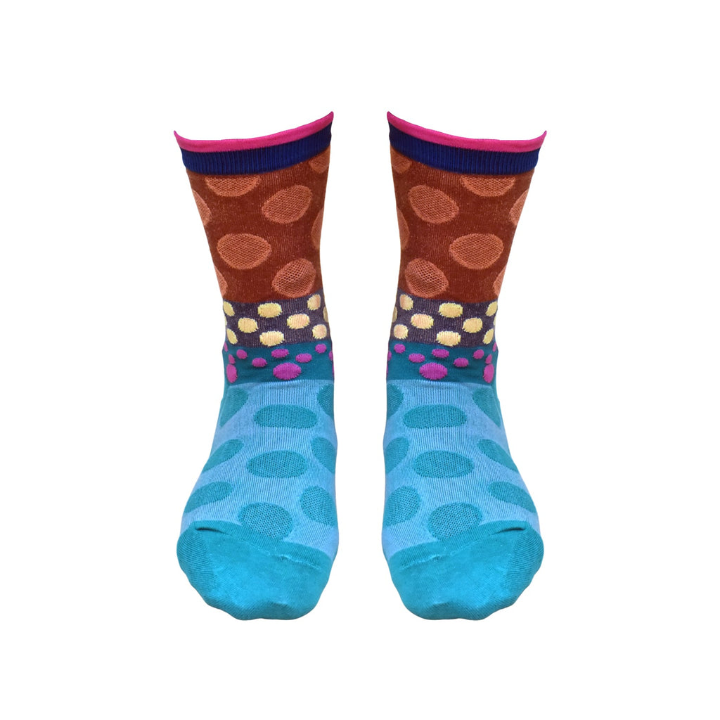 Stylish men's ankle length socks in a versatile shade, perfect for casual or active use.