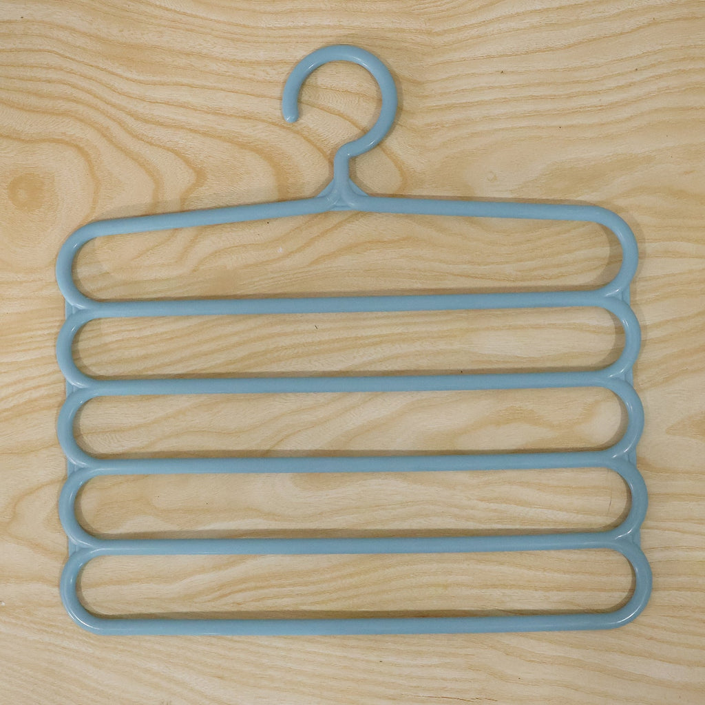 Live photo of small 5 in 1 plastic hanger